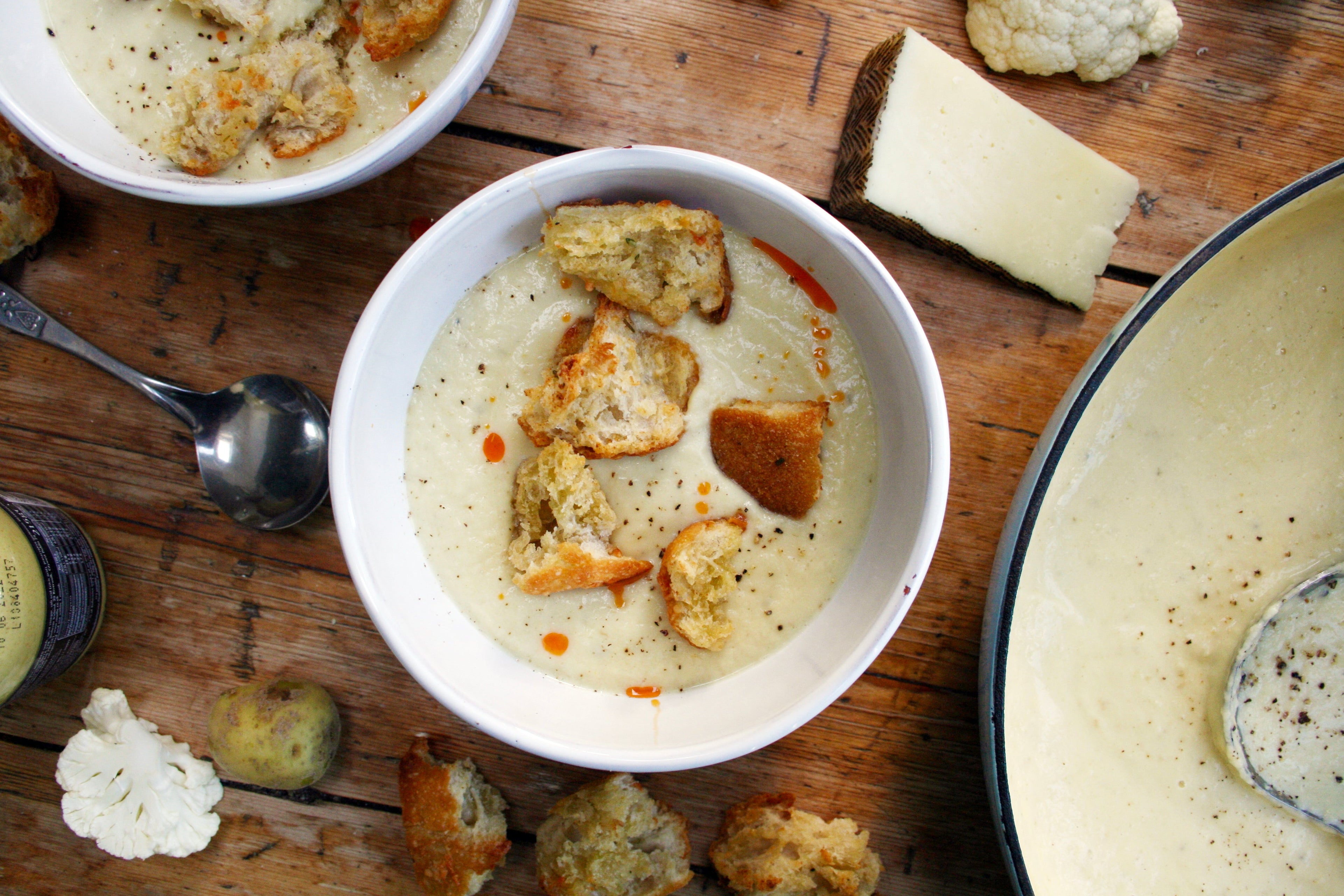Cauliflower Cheese Soup with Cheesy Garlic Croutons Cole & Mason UK